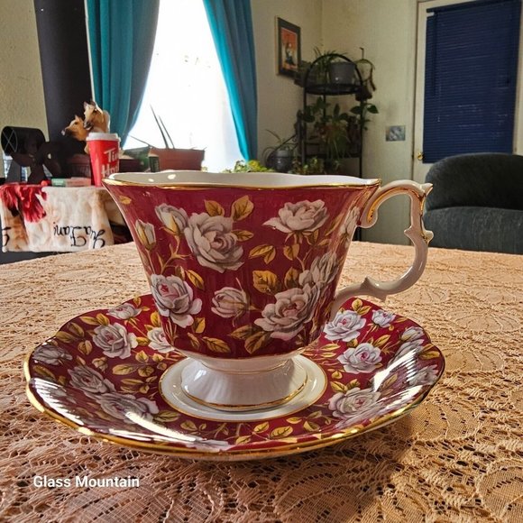 SOLD - Vintage Royal Albert Merrie England Bone China Balmoral Teacup & Saucer - Picture 3 of 6